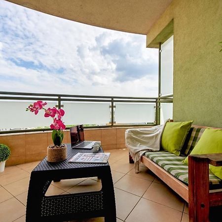 Family Apartment With A Terrace On Aleje Jerozolimskie Варшава Экстерьер фото