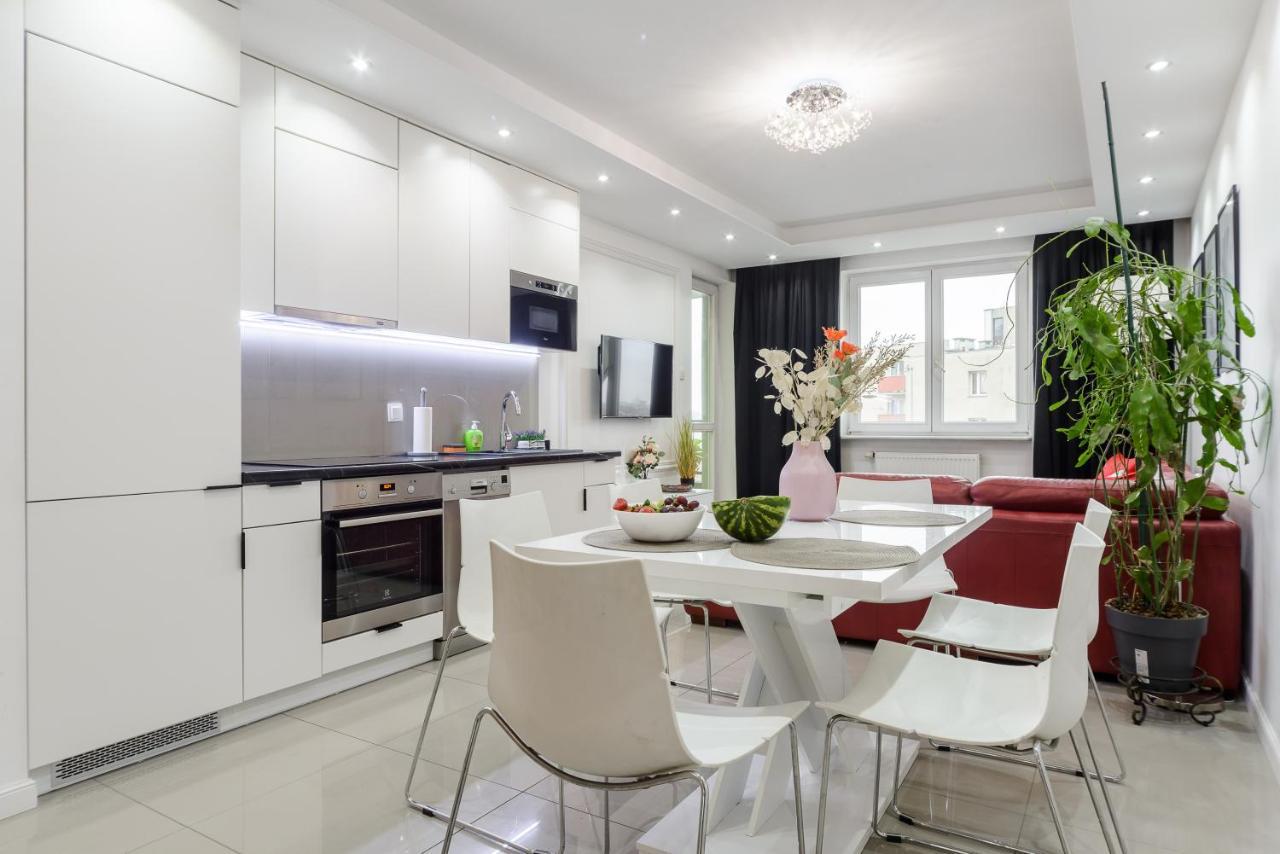 Family Apartment With A Terrace On Aleje Jerozolimskie Варшава Экстерьер фото
